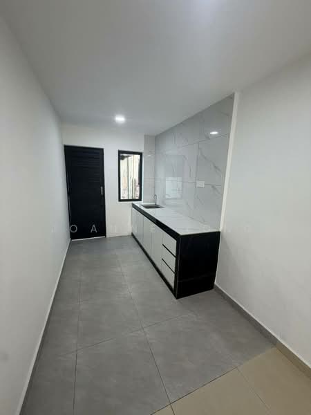 Double Storey Low Cost @ 34 Jalan Makmur 15, Taman Damai Jaya, Skudai, Johor. Near Tun Aminah untuk Untuk Dijual - RM 418,000, Mac 2026 - Kitchen - PropertyGuru.com.my