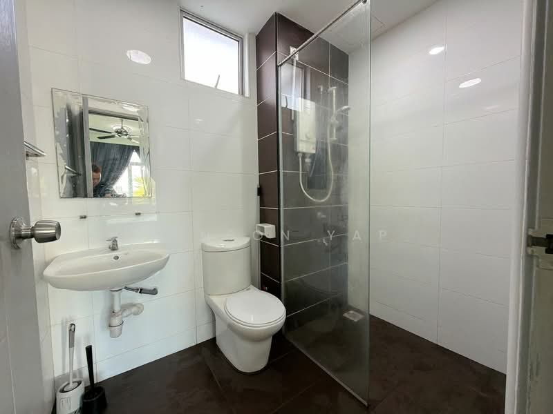 East Bay (Seri Bayan) untuk Untuk Disewa - RM 1,800 /bulan, Mac 2026 - Bathroom - PropertyGuru.com.my