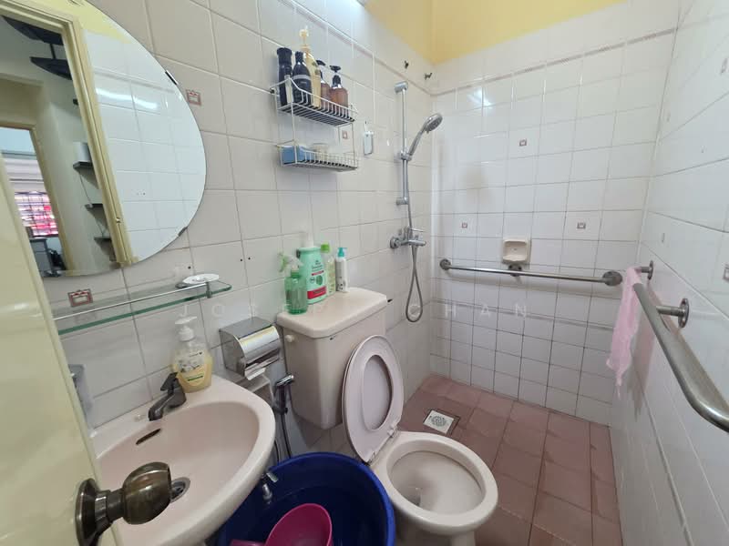 1.5-storey Terraced House for Sale in Usj 2 (Subang Jaya) - Joseph Chan - Bathroom - PropertyGuru.com.my