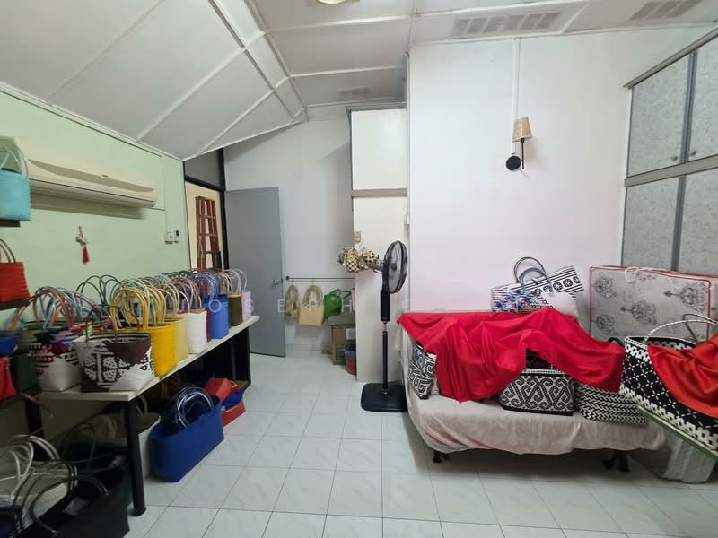 1.5-storey Terraced House for Sale in Usj 2 (Subang Jaya) - Joseph Chan - Attic - PropertyGuru.com.my