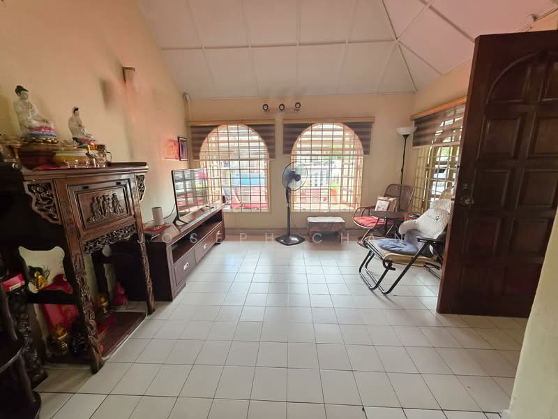 1.5-storey Terraced House for Sale in Usj 2 (Subang Jaya) - Joseph Chan - Living Room - PropertyGuru.com.my