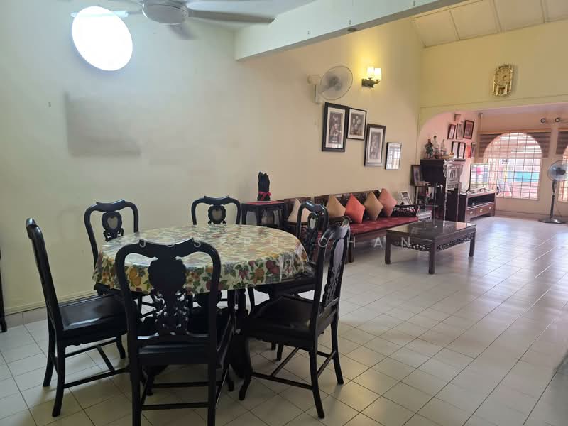1.5-storey Terraced House for Sale in Usj 2 (Subang Jaya) - Joseph Chan - Living Room - PropertyGuru.com.my