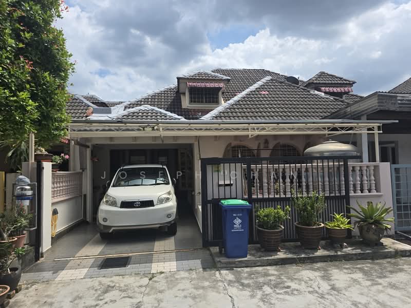 1.5-storey Terraced House for Sale in Usj 2 (Subang Jaya) - Joseph Chan - Exterior - PropertyGuru.com.my