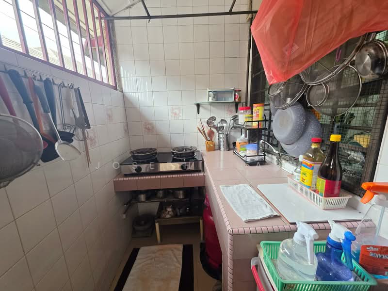 1.5-storey Terraced House for Sale in Usj 2 (Subang Jaya) - Joseph Chan - Extened Kitchen - PropertyGuru.com.my