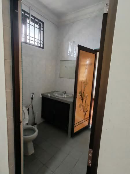 Taman Ungku Tun Aminah untuk Untuk Disewa - RM 2,000 /bulan, Mac 2026 - Bathroom - PropertyGuru.com.my