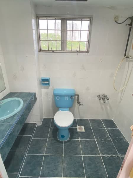 Apartment for Rent at Pangsapuri Seri Gembira - Jason Lai - Bathroom - PropertyGuru.com.my