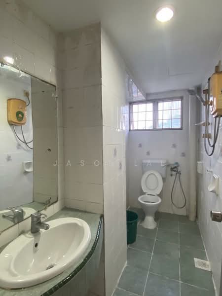 Apartment for Rent at Pangsapuri Seri Gembira - Jason Lai - Bathroom - PropertyGuru.com.my