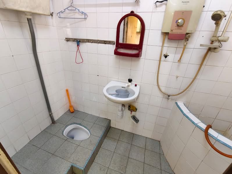 Taman Bukit Rawang Jaya untuk Untuk Dijual - RM 330,000, Mac 2026 - Bathroom - PropertyGuru.com.my