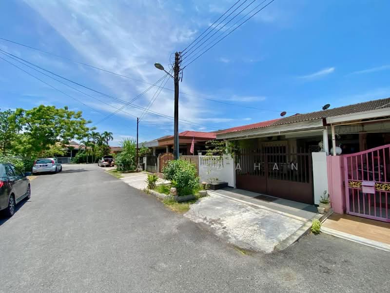 1-storey Terraced House for Sale in Klang (Selangor) - Noraini Dahan - Exterior - PropertyGuru.com.my