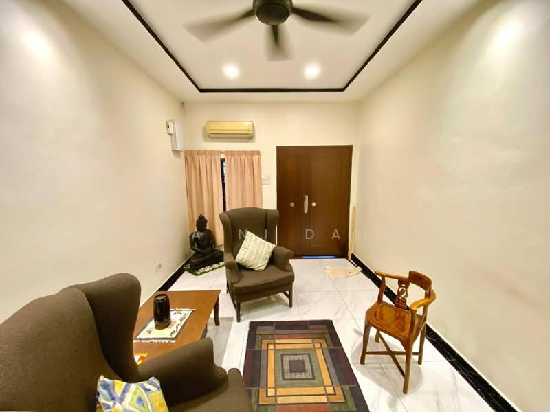 1-storey Terraced House for Sale in Klang (Selangor) - Noraini Dahan - Living Room - PropertyGuru.com.my