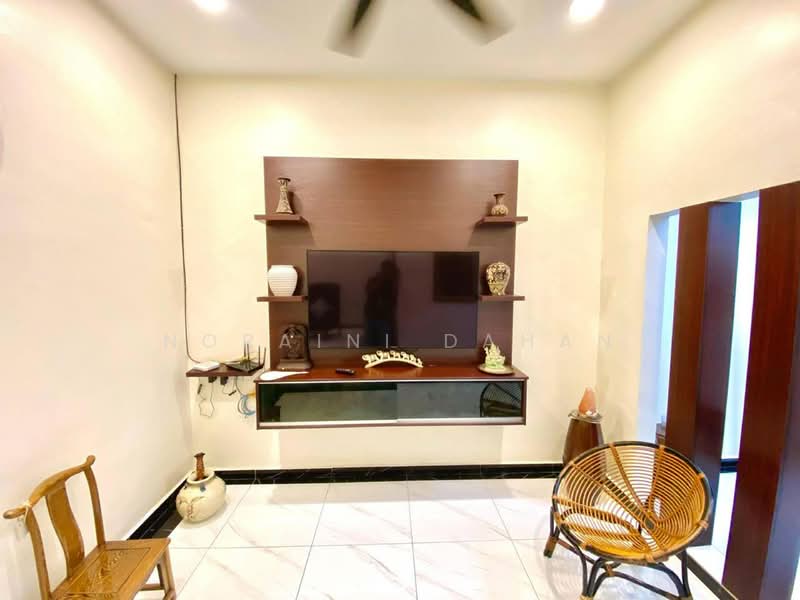 1-storey Terraced House for Sale in Klang (Selangor) - Noraini Dahan - Living Room - PropertyGuru.com.my
