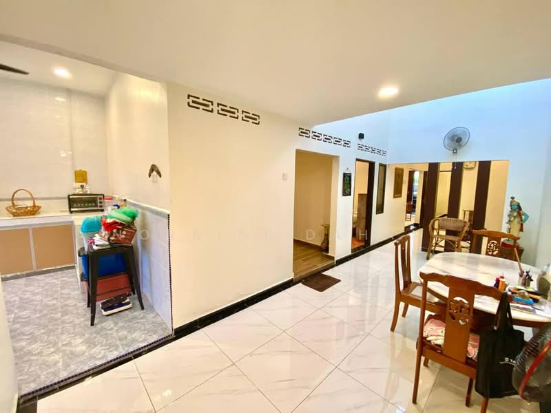 1-storey Terraced House for Sale in Klang (Selangor) - Noraini Dahan - Kitchen - PropertyGuru.com.my