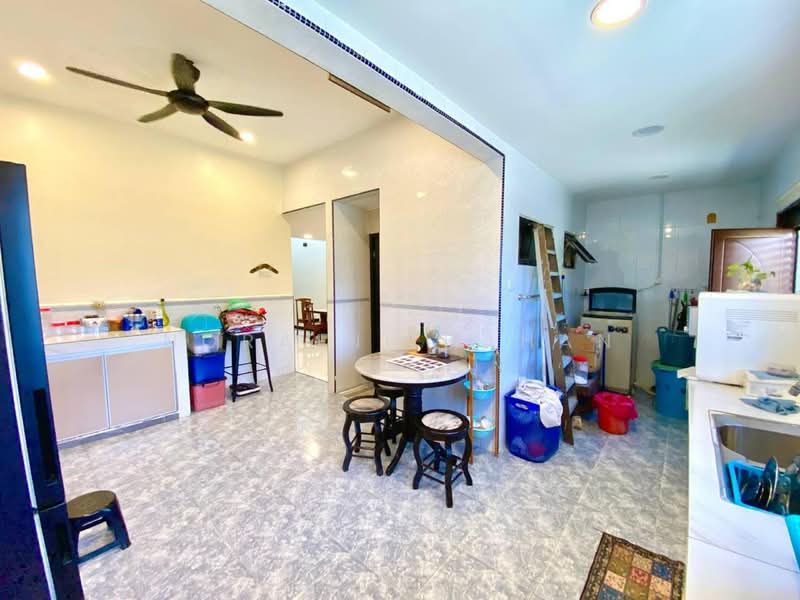 1-storey Terraced House for Sale in Klang (Selangor) - Noraini Dahan - Kitchen - PropertyGuru.com.my
