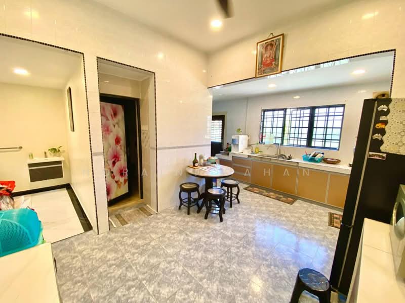 1-storey Terraced House for Sale in Klang (Selangor) - Noraini Dahan - Kitchen - PropertyGuru.com.my