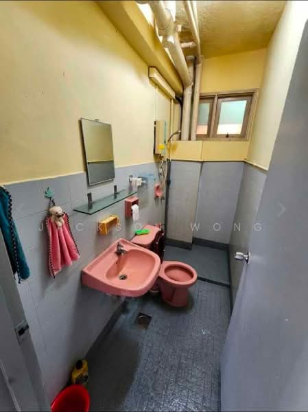 Meadow Park 2 untuk Untuk Disewa - RM 1,300 /bulan, Mac 2026 - Bathroom - PropertyGuru.com.my