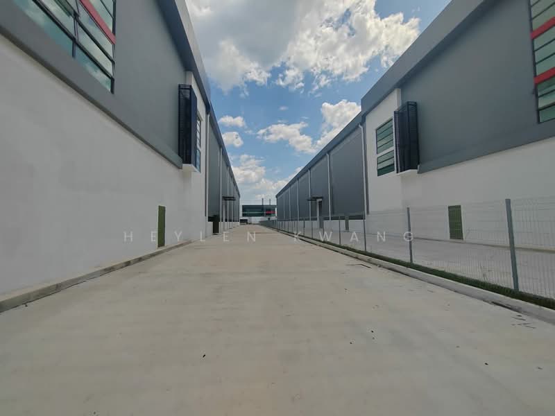 Banting Compass @ Kota Seri Langat 3 Storey Semi-D Factory For Rent untuk Untuk Disewa - RM 35,000 /bulan, Mac 2026 - Exterior - PropertyGuru.com.my