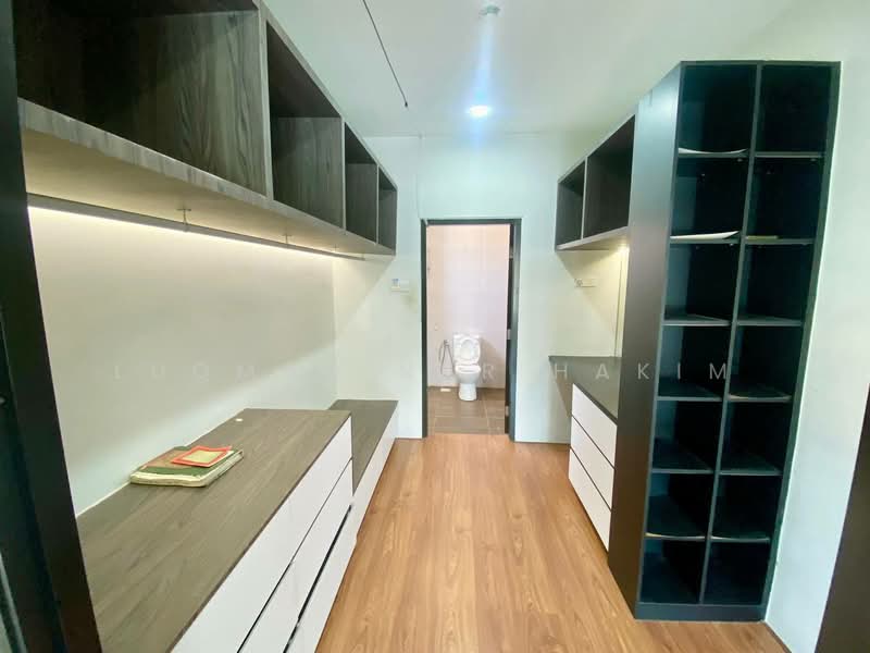 2.5-storey Terraced House for Sale in Klang (Selangor) - LUQMAN NUR HAKIM - Study - PropertyGuru.com.my