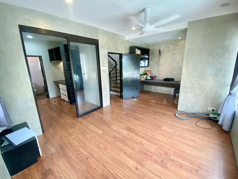 2.5-storey Terraced House for Sale in Klang (Selangor) - LUQMAN NUR HAKIM - Living Room - PropertyGuru.com.my