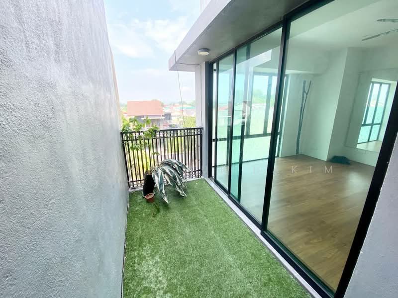 2.5-storey Terraced House for Sale in Klang (Selangor) - LUQMAN NUR HAKIM - Balcony - PropertyGuru.com.my