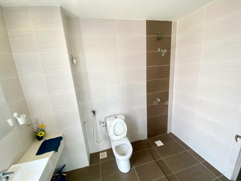 2.5-storey Terraced House for Sale in Klang (Selangor) - LUQMAN NUR HAKIM - Bathroom - PropertyGuru.com.my