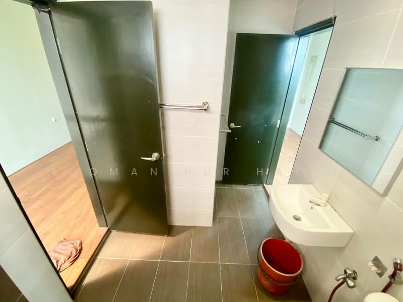 2.5-storey Terraced House for Sale in Klang (Selangor) - LUQMAN NUR HAKIM - Bathroom - PropertyGuru.com.my