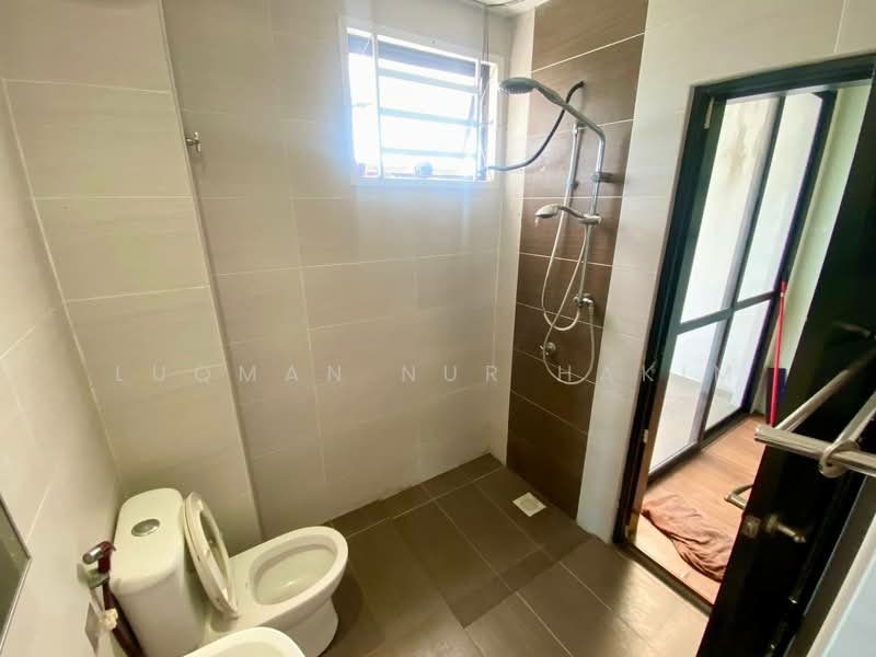 2.5-storey Terraced House for Sale in Klang (Selangor) - LUQMAN NUR HAKIM - Bathroom - PropertyGuru.com.my