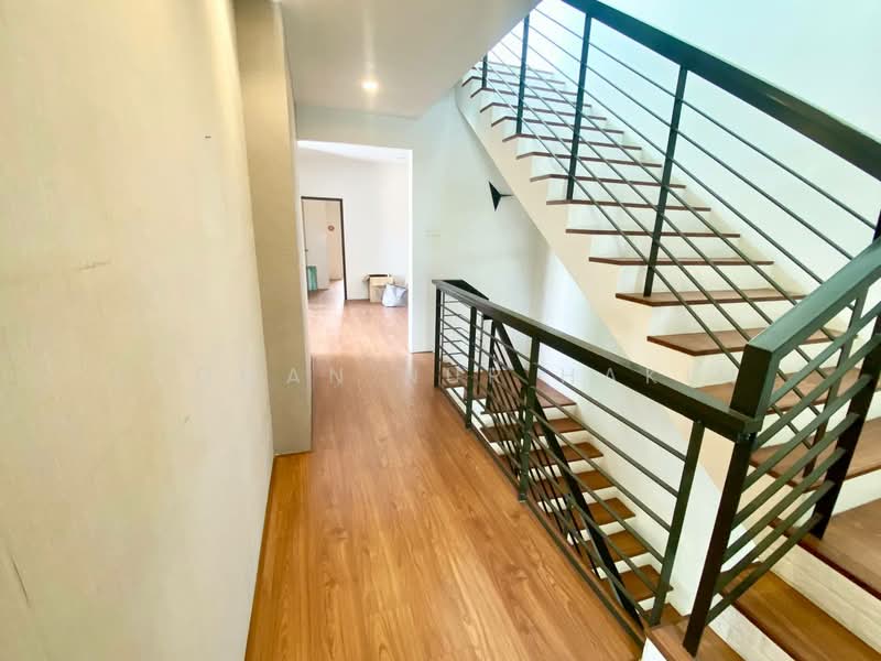 2.5-storey Terraced House for Sale in Klang (Selangor) - LUQMAN NUR HAKIM - Corridor - PropertyGuru.com.my