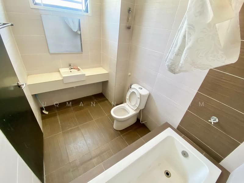 2.5-storey Terraced House for Sale in Klang (Selangor) - LUQMAN NUR HAKIM - Bathroom - PropertyGuru.com.my