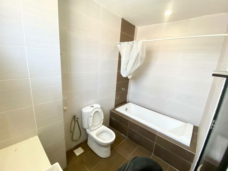 2.5-storey Terraced House for Sale in Klang (Selangor) - LUQMAN NUR HAKIM - Bathroom - PropertyGuru.com.my