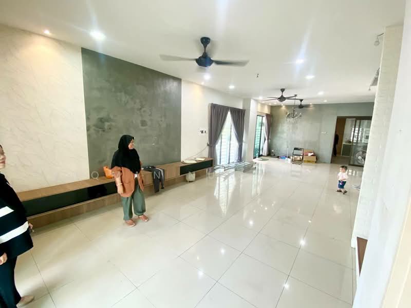 2.5-storey Terraced House for Sale in Klang (Selangor) - LUQMAN NUR HAKIM - Living Room - PropertyGuru.com.my