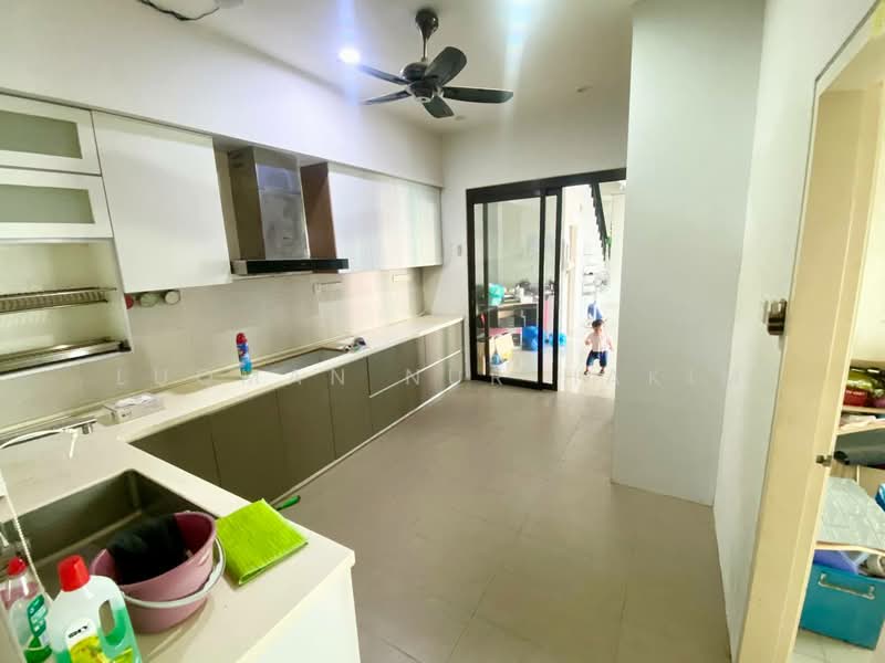 2.5-storey Terraced House for Sale in Klang (Selangor) - LUQMAN NUR HAKIM - Kitchen - PropertyGuru.com.my