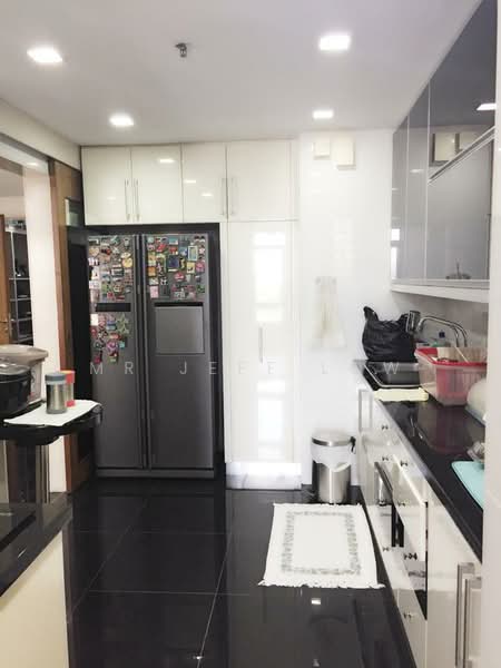 Service Residence for Sale at i-Zen @ Kiara 2 - Mr Jeff Low - Kitchen - PropertyGuru.com.my