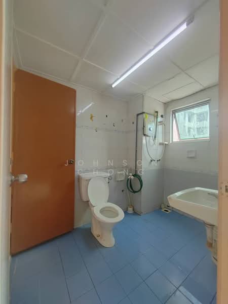 Larkin Utama (Menara Metro Larkin) untuk Untuk Dijual - RM 215,000, Mac 2026 - Bathroom - PropertyGuru.com.my