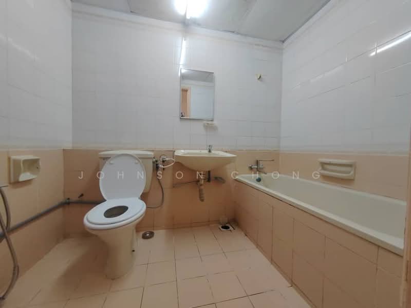 Larkin Utama (Menara Metro Larkin) untuk Untuk Dijual - RM 215,000, Mac 2026 - Bathroom - PropertyGuru.com.my