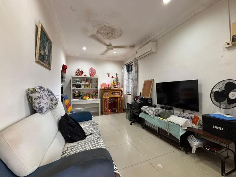 1-storey Terraced House for Sale in Taman Universiti (Skudai) - Eric Lee - Living Room - PropertyGuru.com.my