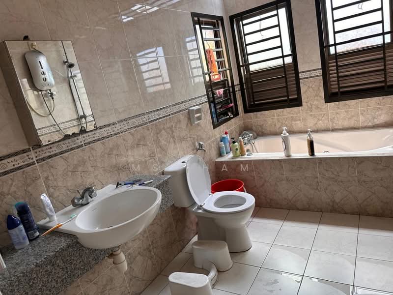 Semi-Detached House for Sale in Taman Mount Austin (Tebrau) - Ms Tham - Bathroom - PropertyGuru.com.my