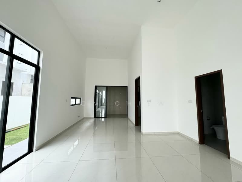 Rumah Kluster untuk Dijual di Leisure Farm (Gelang Patah) - Tom Chiew - Living Room - PropertyGuru.com.my