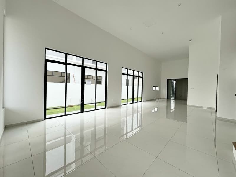 Rumah Kluster untuk Dijual di Leisure Farm (Gelang Patah) - Tom Chiew - Living Room - PropertyGuru.com.my