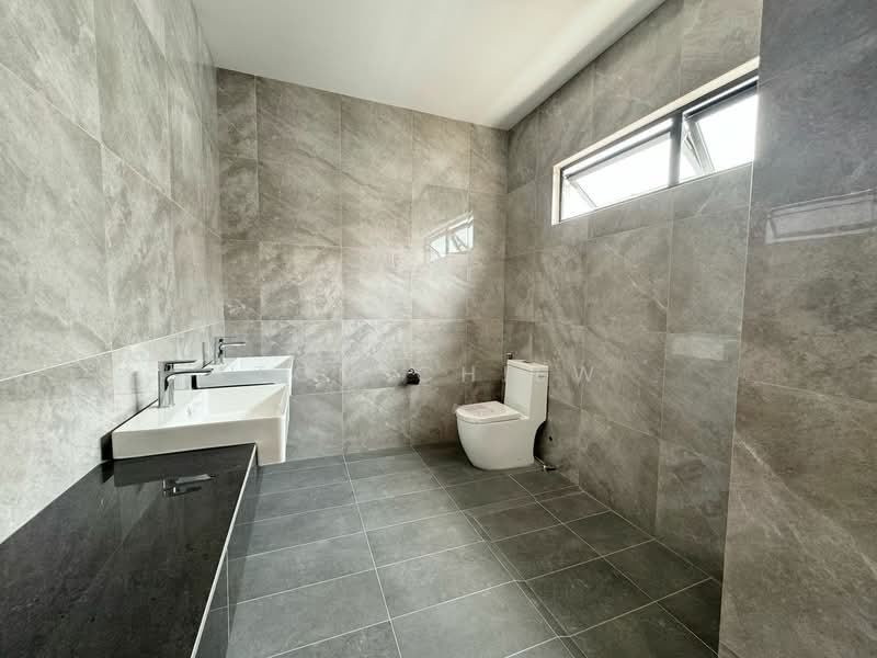 Rumah Kluster untuk Dijual di Leisure Farm (Gelang Patah) - Tom Chiew - Bathroom - PropertyGuru.com.my