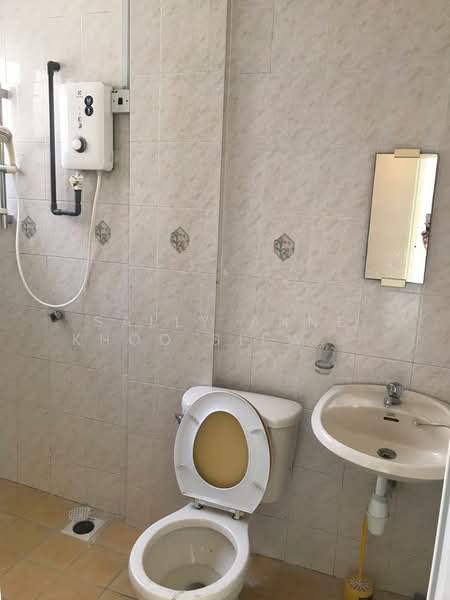 Condominium for Rent at La Vista Condominiums - Sally Anne Khoo Siew bee - Bathroom - PropertyGuru.com.my