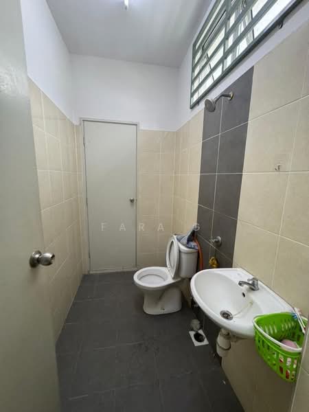 Terraced House for Sale in Bandar Mahkota Banting (Tanjong Duabelas) - Fara G - Bathroom - PropertyGuru.com.my