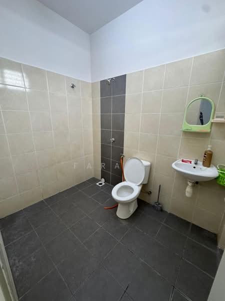 Terraced House for Sale in Bandar Mahkota Banting (Tanjong Duabelas) - Fara G - Bathroom - PropertyGuru.com.my