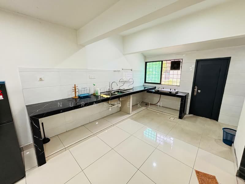 Taman Serdang Raya untuk Untuk Dijual - RM 460,000, Mac 2026 - Kitchen - PropertyGuru.com.my