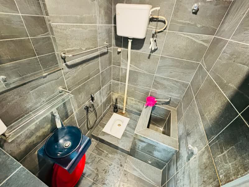 Taman Serdang Raya untuk Untuk Dijual - RM 460,000, Mac 2026 - Bathroom - PropertyGuru.com.my