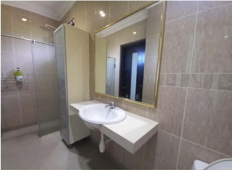 Rumah Berkembar untuk Dijual di Taman Overseas Union (Taman Oug) (Jalan Klang Lama (Old Klang Road)) - CJ Lee - Bathroom - PropertyGuru.com.my