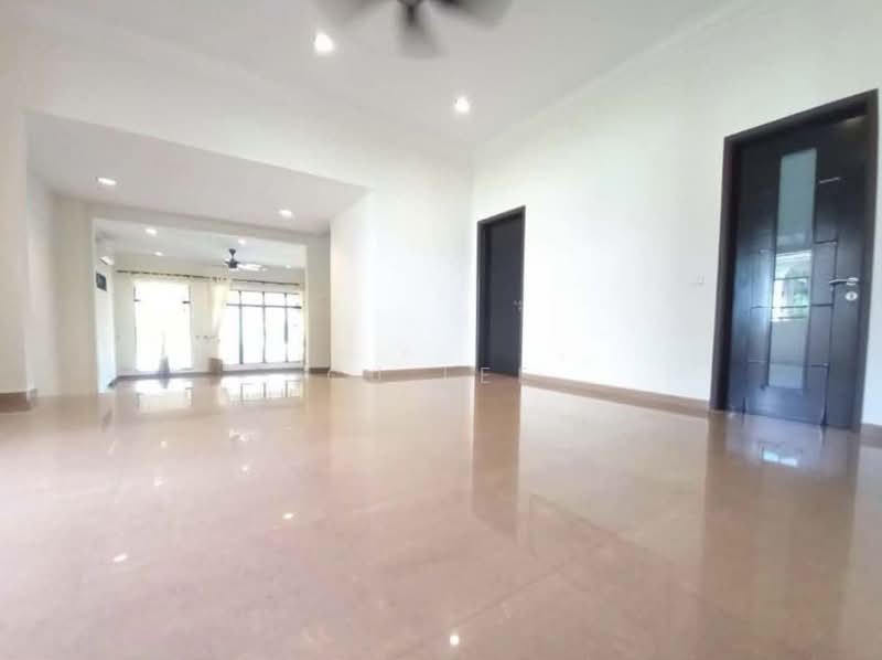 Rumah Berkembar untuk Dijual di Taman Overseas Union (Taman Oug) (Jalan Klang Lama (Old Klang Road)) - CJ Lee - Living Room - PropertyGuru.com.my