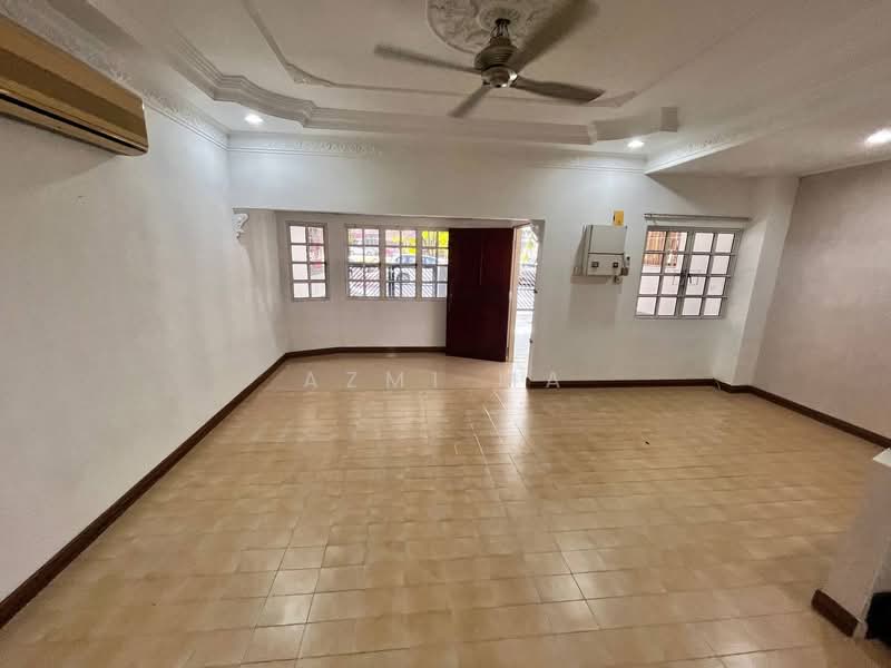 2-storey Terraced House for Sale in Ampang (Selangor) - Azmi Ma - Living Room - PropertyGuru.com.my
