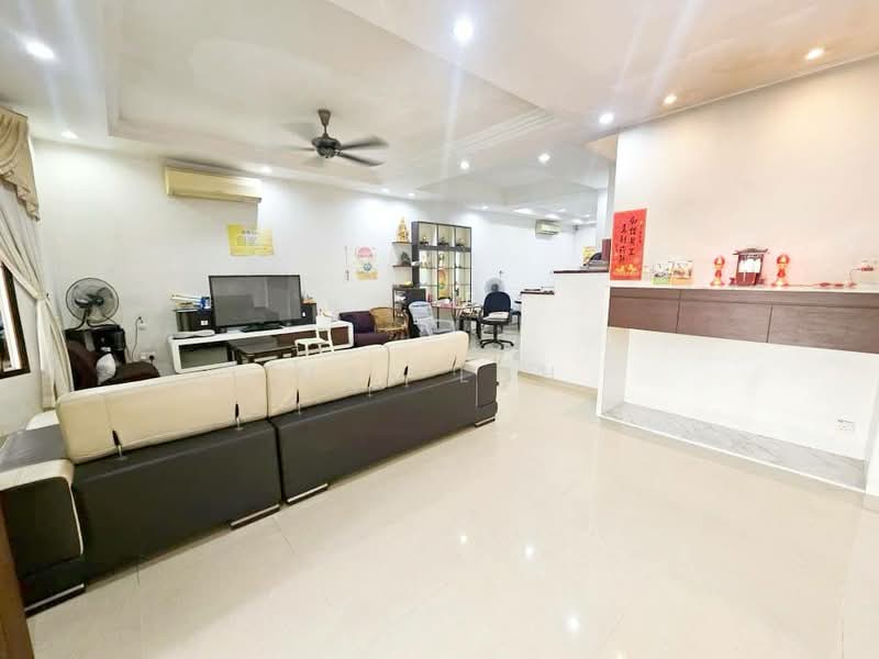 2-storey Terraced House for Sale in Taman Sutera Utama (Skudai) - Max Loh - Living Room - PropertyGuru.com.my