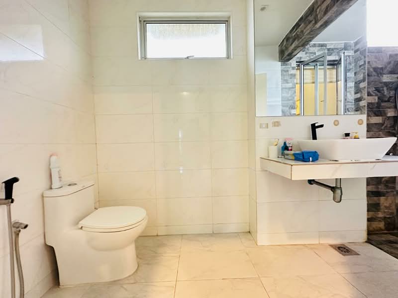 Semi-Detached House for Sale in Anggun 2 Residence (Rawang) - Tiffany Yang - Bathroom - PropertyGuru.com.my