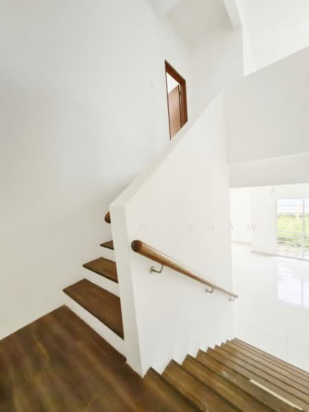 Glenmarie Cove untuk Untuk Dijual - RM 1,250,000, Mac 2026 - Stair case - PropertyGuru.com.my